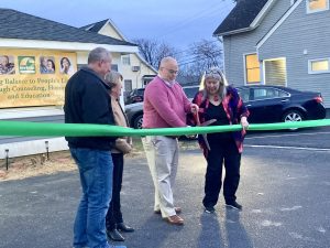 Pequannock Deputy Mayor Ryan Herd and Mayor David Kohle joined NewBridge Board of Trustees President Debbie King and CEO Michelle Borden in cutting the ribbon.