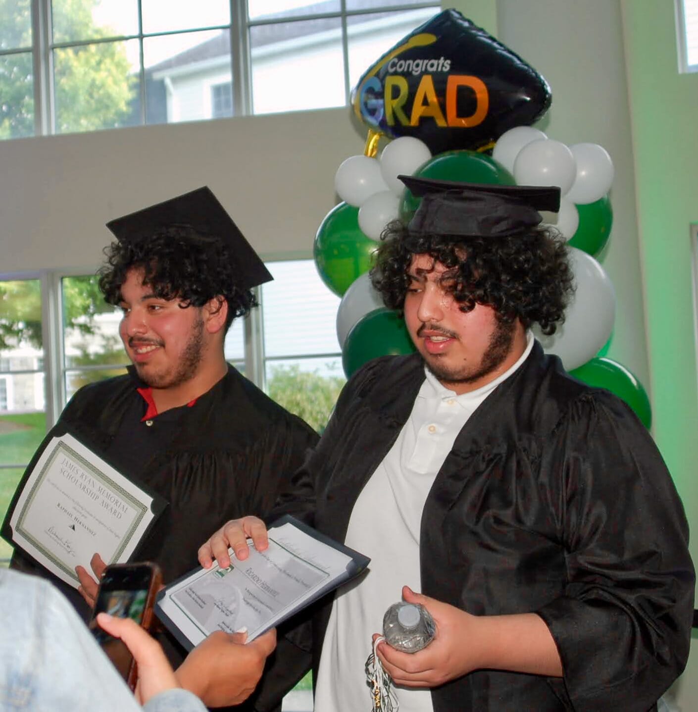 Twin graduates Rafael and Ricardo Hernandez pose proudly.